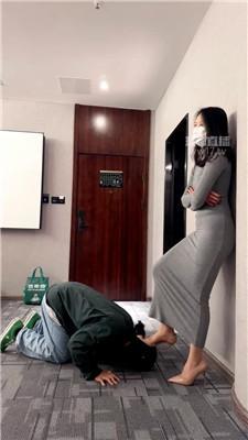 【萬一】超美气质女神-高跟踩喂食-圣水 JS260106-28