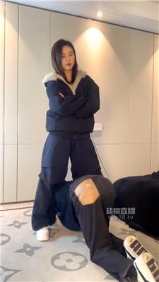 【女生也能很暴力】闻舔脏鞋-踩踏踢踹 JS260112-17