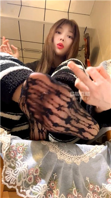 【萱萱子】蕾丝袜粗口盯    260111-15