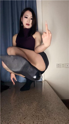 【秋玥】短靴裸足美臀    260112-18