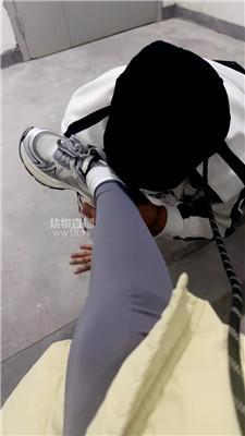 【喵酱紫】运动鞋白袜楼道玩狗 JS260117-13