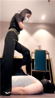 【晚晚】开发上门技师做S-圣水丝袜 JS260124-9