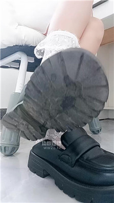 【依甜】贱狗伺候主人全家    260227-31